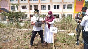 Peringati Isra Mi’raj  Nabi Muhammad SAW 1443 H, Ketua DPRD Lebong Tanam Kurma