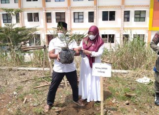 Peringati Isra Mi’raj Nabi Muhammad SAW 1443 H, Ketua DPRD Lebong Tanam Kurma