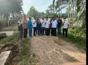 Hadiri Titik Nol Pembangunan Jalan, DPRD BU Cek Langsung sepanjang 600 Meter Jalan ke Puskesmas Tanjung Harapan
