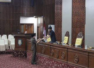 Rohidin Sampaikan Pandangan Umum Fraksi atas Raperda Pencegahan Narkoba