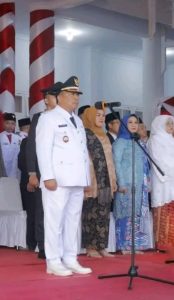 Ketua GOW Seluma Hadiri Upacara Penurunan Bendera HUT ke 77 RI
