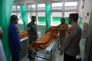 Dandim Dampingi Bupati Batang Berikan Santunan Kepada Keluarga Korban Kapal Tenggelam