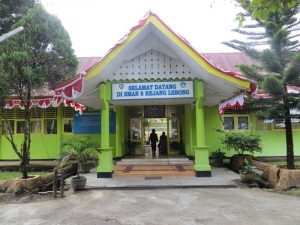 Tidak Mampu Bayar Gaji Honorer dan Satpam, Kepsek SMAN 08 RL Malah Beli Lemari Jati Seharga Puluhan Juta