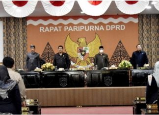 Rapat Paripurna DPRD, Sekda Kendal Sampaikan Jawaban Bupati Atas Pandangan Umum Fraksi-Fraksi