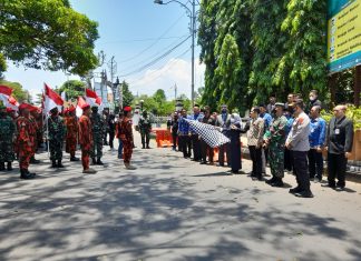 Pejabat Bupati Batang Lepas Pasukan Kirab Merah Putih