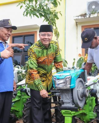 Sempat Tertunda Covid-19 Gubernur Lanjutkan Program Bagikan Alsintan Gratis Untuk Petani