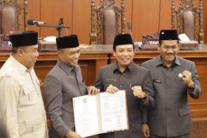 Gelar Paripurna, DPRD Kota Bengkulu Lakukan Pengesahan APBD Perubahan Anggaran Ta. 2022