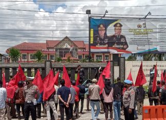KRPK Lakukan Aksi Demo Di Kejakasaan Dan Polres Blitar, Ada Apa?