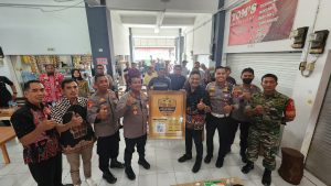 Polres Blitar Kota Gelar Jum at Curhat Di Pasar Wage Kepanjenkidul