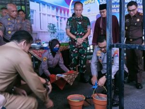 Peletakan Batu Pertama Untuk Pembangunan Gedung SPKT Di Polres Nganjuk