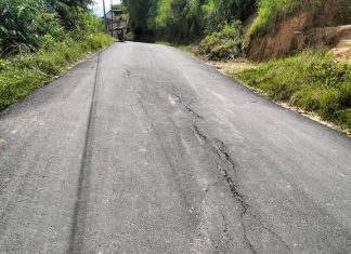 Proyek Jalan Aspal Hotmix Anggaran PEN di Kecamatan Tawalian Mulai Rusak