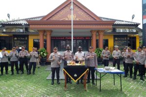 Kapolres Blitar Kota Beri Penghargaan Satpam di HUT Satpam ke-42