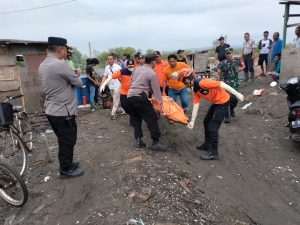 Jasad Pria Asal Kaliwungu yang Tenggelam di Aliran Sungai Wakak, Dievakusi Polsek Kaliwungu