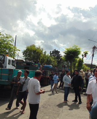 Sopit Truk Demo Sulitnya Dapatkan BBM Jenis Solar Di SPBU