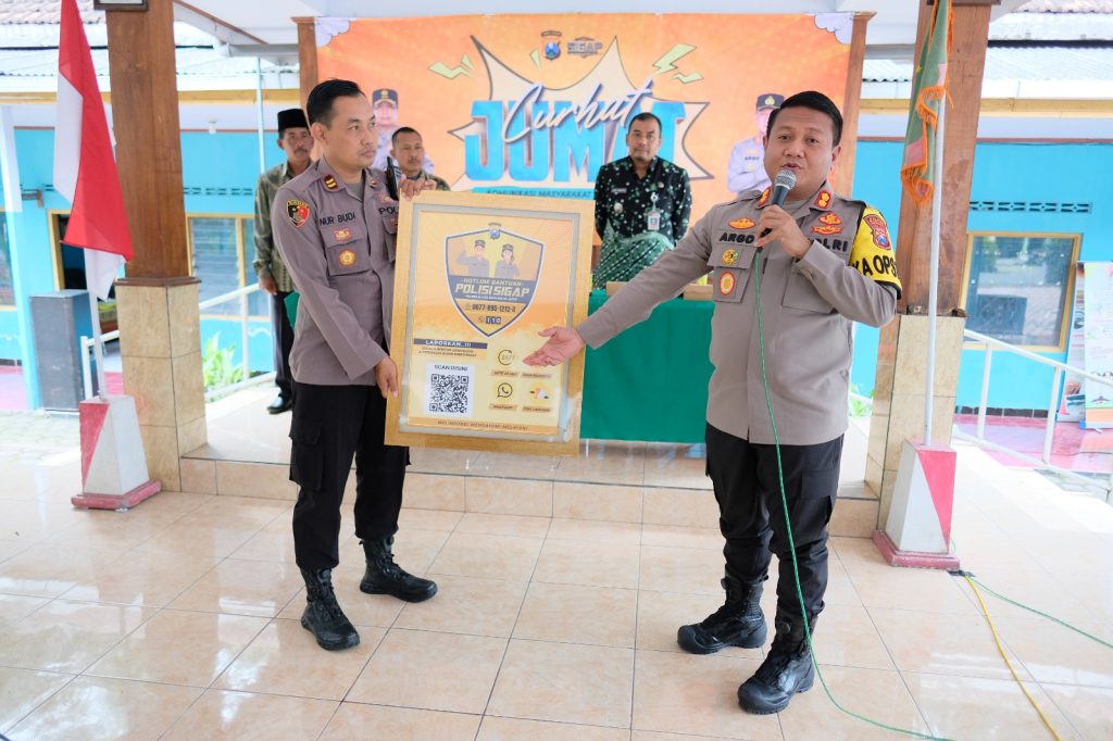 Laksanakan Jumat Curhat dengan Masyarakat Dayu Nglegok, Ini Harapan Kapolres Blitar Kota