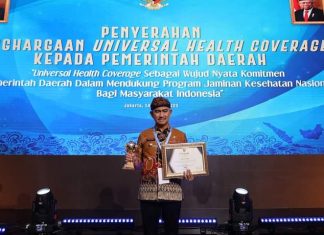 Walikota Tarakan Terima Penghargaan UHC Awards