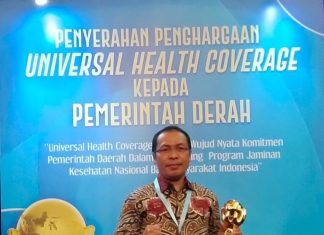 Wujud Nyata Komitmen Pemerintah Daerah, Bupati Kabupaten Mukomuko Terima Penghargaan UHC