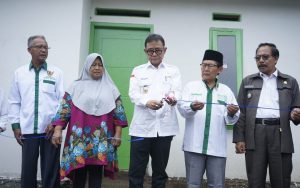 Serah Terima Kunci Bedah Rumah, Bupati Kepahiang Resmikan Rumah Ibu Yusifa Warga Sidodadi