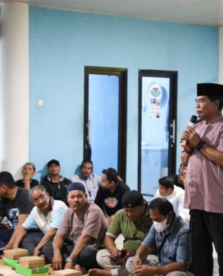 Momen Ramadhan, Gubernur Berbagi Bersama Buruh Pelabuhan dan Tukang Ojek