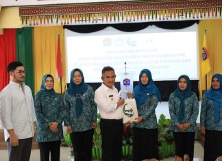 Walikota Serahkan Paket Sembako Untuk Kader Tim PKK Se- Kota Tarakan