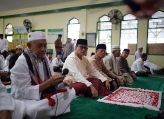 Ketua DPRD BS Sholat Ied di Masjid Rukis