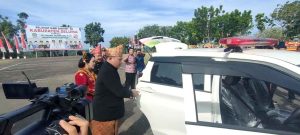 Puncak HUT Seluma Penuh Makna, Bupati Bagikan 8 Unit ambulance