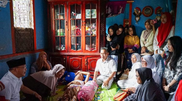 Gubernur Rohidin Memberikan Dukungan kepada Keluarga Narto Ipandi yang Telah Berjuang Melawan Penyakit Kelenjar Getah Bening Selama 2 Tahun