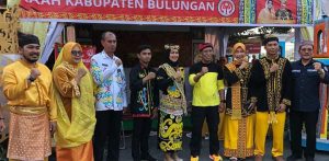 Bupati Tinjau Pameran UMKM di Tepian Sungai Kayan 2023