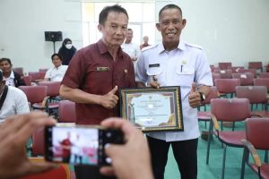 Bupati Beri Penghargaan Kepada Para Wajib Pajak