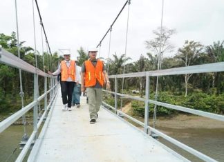 Gubernur Rohidin Tinjau Progres Pembangunan Jembatan di Bengkulu Selatan