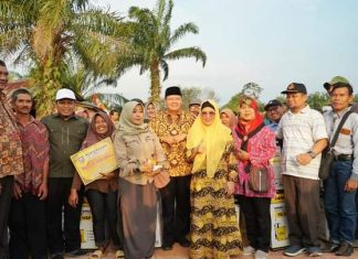 Kunker ke Benteng, Gubernur Rohidin Serahkan Alsintan, Alat Kesenian dan Bedah Rumah