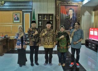 Gubernur Rohidin Sabet Penghargaan “Gubernur Peduli Penyiaran” di KPI Awards 2023