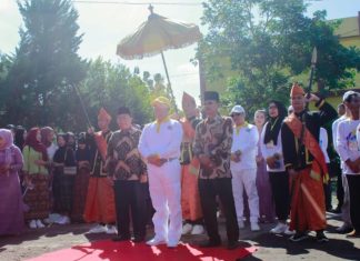 Gubernur Rohidin Hadiri Reuni Akbar Lintas Angkatan Alumni SMEA/SMK Negeri 2 Rejang Lebong