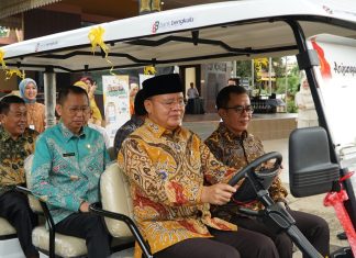 Bank Bengkulu Serahkan Kendaraan Listrik Untuk Ajungan Bengkulu di TMII