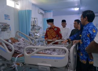 Gubernur Rohidin Kunjungi Guru PPPK yang Kecelakaan