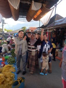 Kunjungi Pasar, Azhari Disambut Baik Antusias Warga