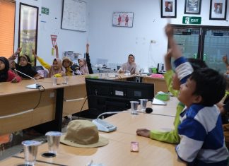 Srikandi PLN UPT Bengkulu Berikan Edukasi Siswa SD Mengenai Bahaya Listrik