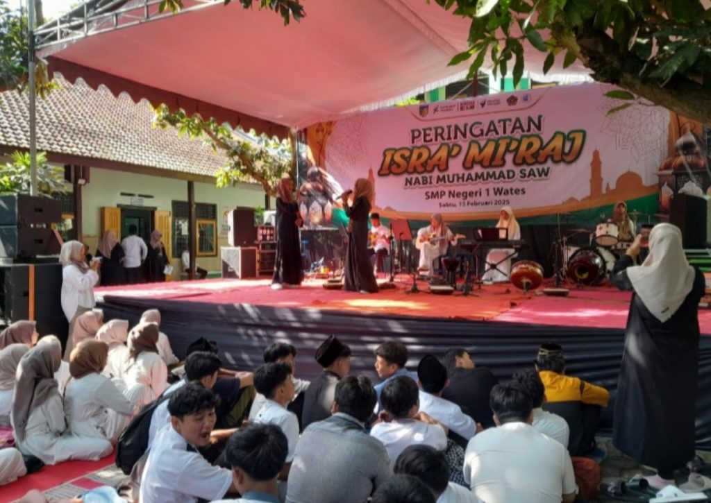 Peringatan Hari Isra Mi’raj Di SMP Negeri 1 Wates Kediri Berlangsung Hidmat