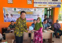 Pemdes Sukau Datang Salurkan BLT Dana Desa untuk 30 KPM