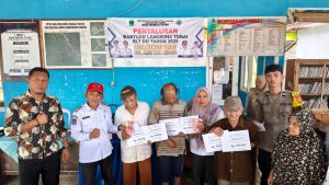 Pemerintah Desa Nangai Tayau Salurkan BLT-DD untuk 27 KPM, Dukung Upaya Pengentasan Kemiskinan Ekstrem