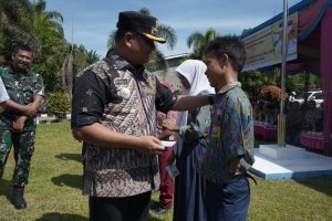 Wakil Bupati Asahan Serahkan BPJS Kesehatan Gratis dan KIP di 8 Kecamatan