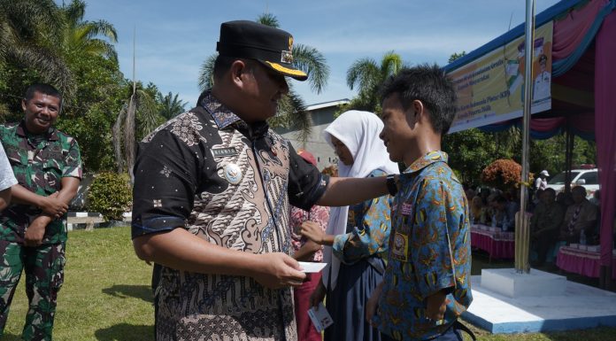 Wakil Bupati Asahan Serahkan BPJS Kesehatan Gratis dan KIP di 8 Kecamatan