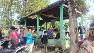 Warga Antusias Mengikuti Prosesi Nguri- Nguri Budaya Nyadran( Bersih Desa) Desa Sendangbumen