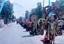 Meriah! Pawai Karnaval Budaya SMP Negeri 2 Tanjunganom Tampil Dengan 400 peserta Sambut HUT ke-80 RI