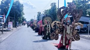 Meriah! Pawai Karnaval Budaya SMP Negeri 2 Tanjunganom Tampil Dengan 400 peserta Sambut HUT ke-80 RI