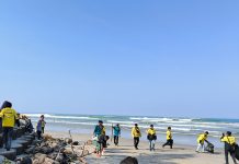 Rayakan HUT Ke-80 RI, Maxim Ajak Mitra Pengemudi Bersih-Bersih Pantai di Bengkulu