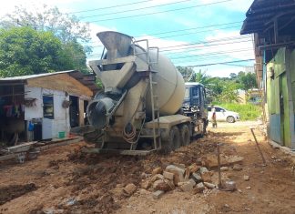 Gagal Total di Lapangan: Truk Molen Terperosok Lumpur Bukti Proyek Jalan SMKN 9 Batam Diduga Asal-Asalan