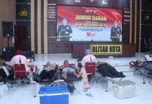 Polres Blitar Kota Tebar Kepedulian di HUT Humas Polri: Donor Darah Banjir Partisipan