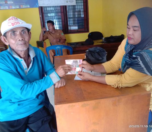 Penyaluran BLT-DD Bulan November untuk 12 KPM Digelar di Kantor Desa Bajak III