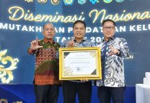 Azhari Boyong Penghargaan Nasional, Lebong Diakui Paling Cepat Mutakhirkan Data Keluarga 2025